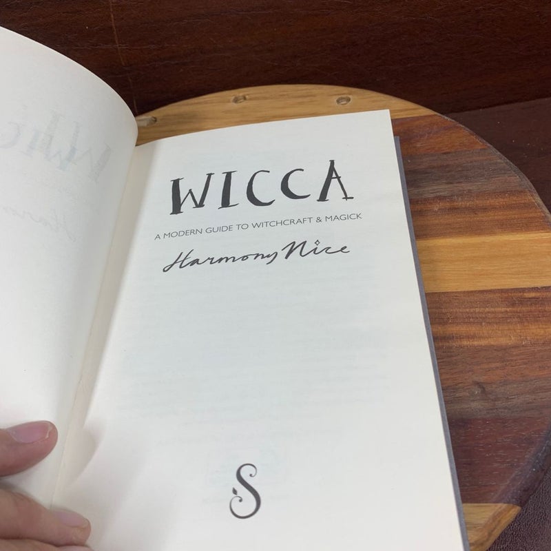Wicca: A modern guide to witchcraft and magick by Nice, Harmony Book 2018