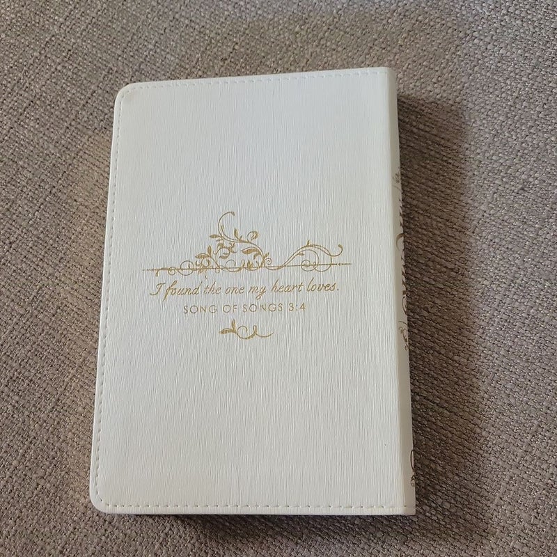 Gift Book Mr. & Mrs. White Faux Leather