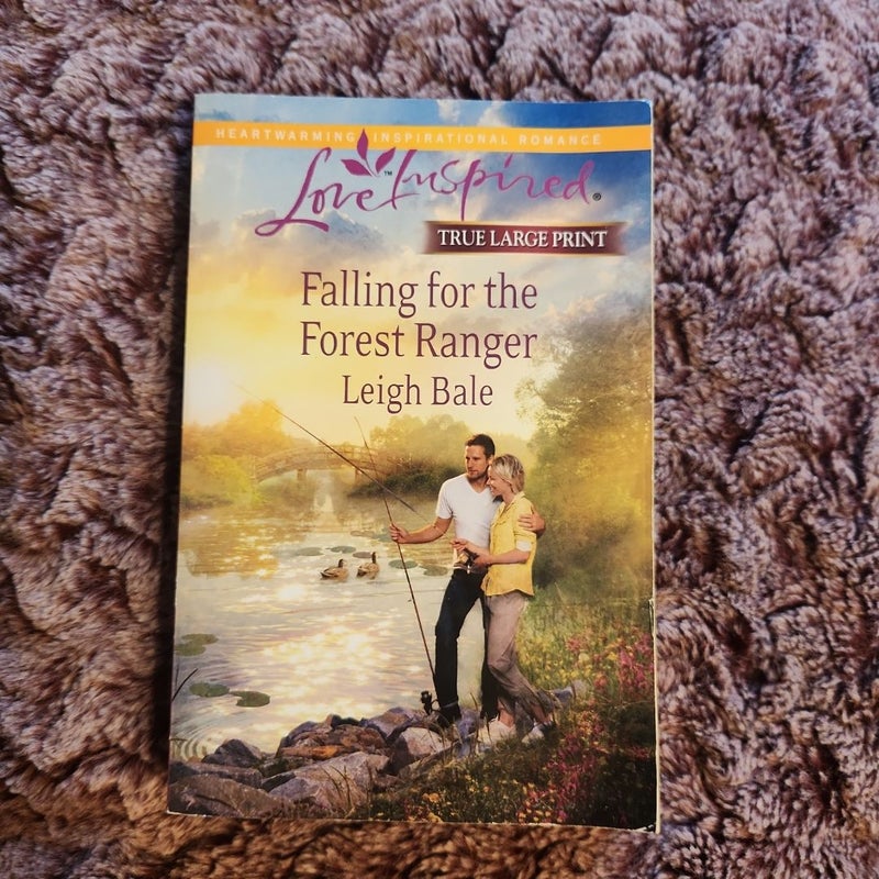 Falling for the Forest Ranger (true large print)