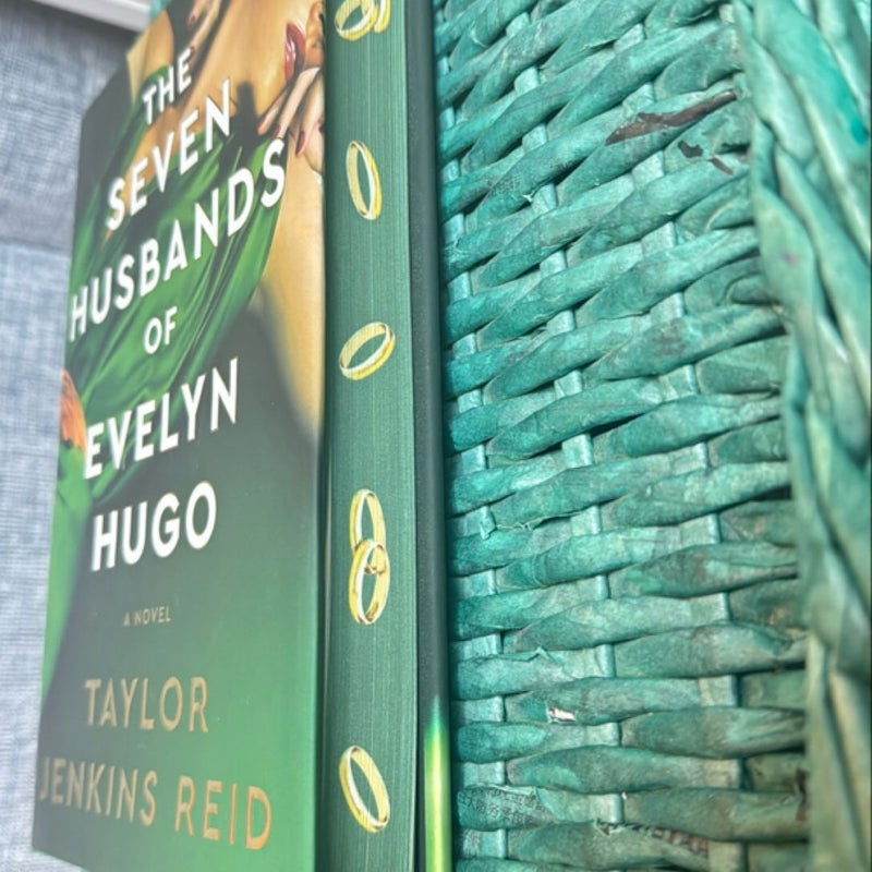 The Seven Husbands of Evelyn Hugo: Deluxe Edition Hardcover