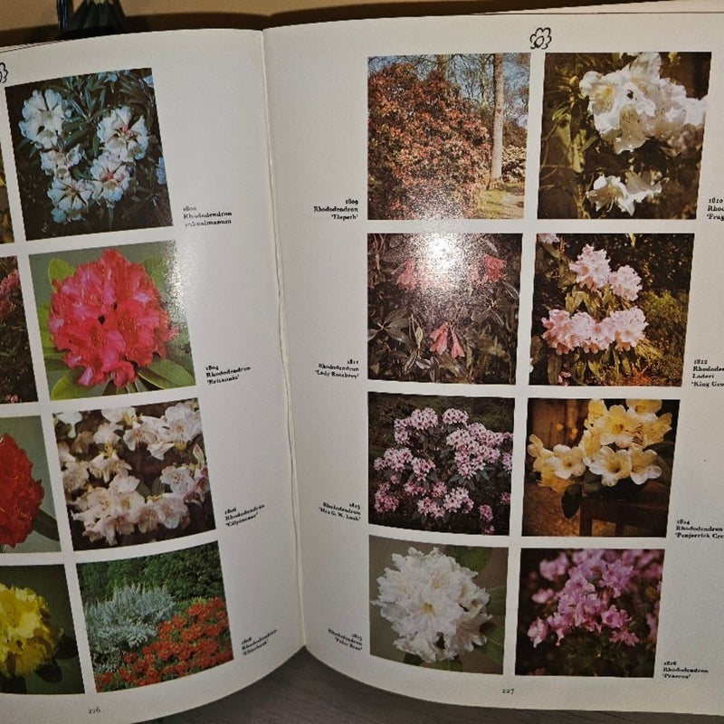 The color dictionary of flowers and plants for home and garden