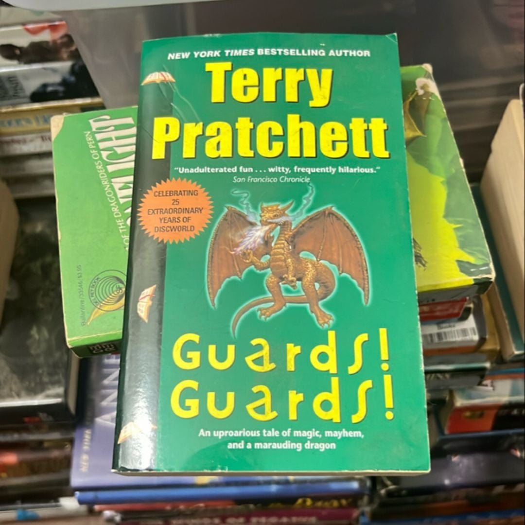 Guards! Guards! by Terry Pratchett, Paperback Pangobooks