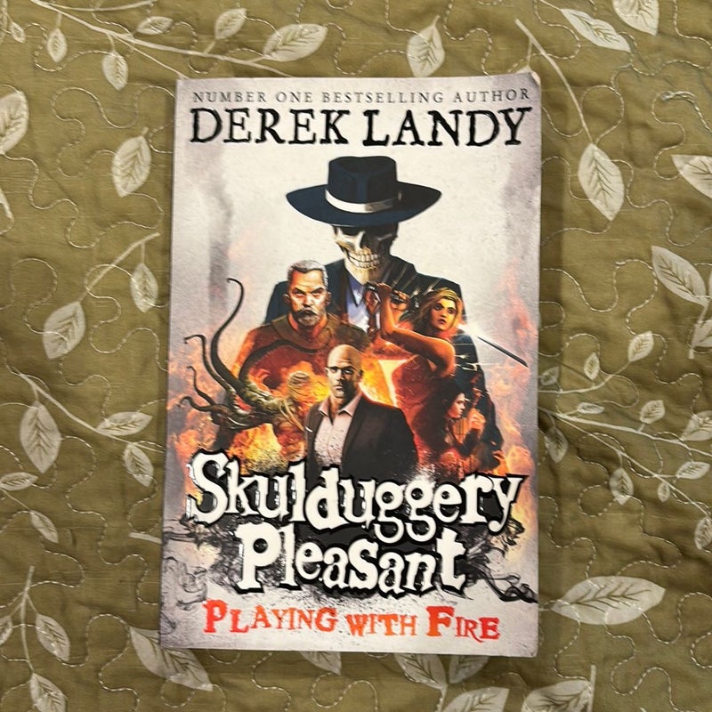 Playing with Fire (Skulduggery Pleasant, Book 2)
