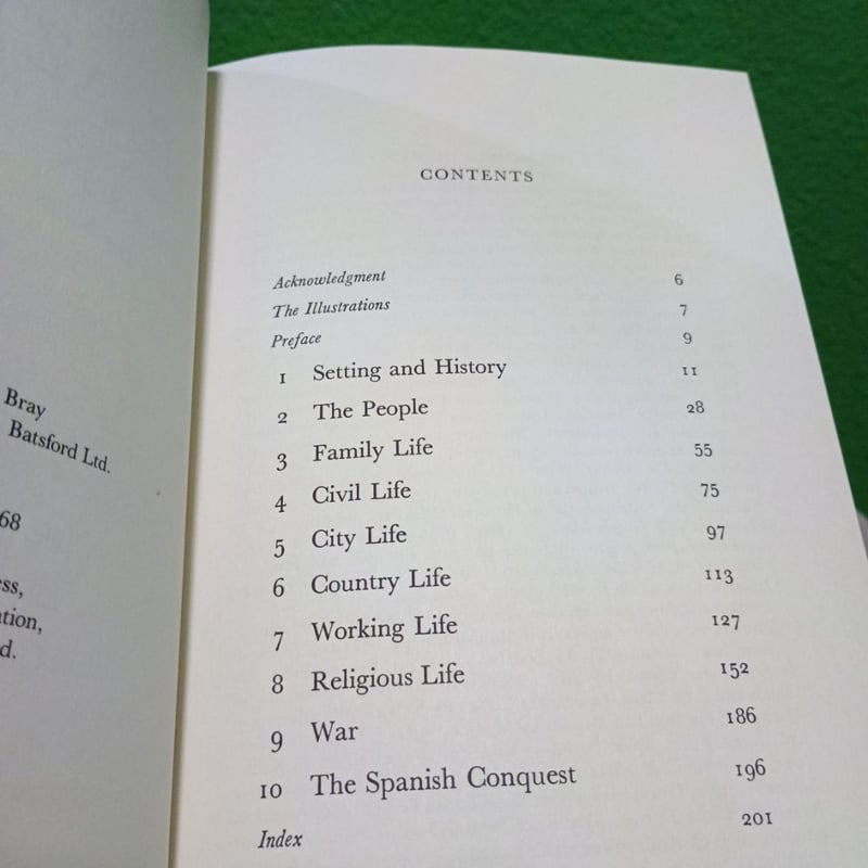 Everyday Life of the Aztecs by Warwick Bray