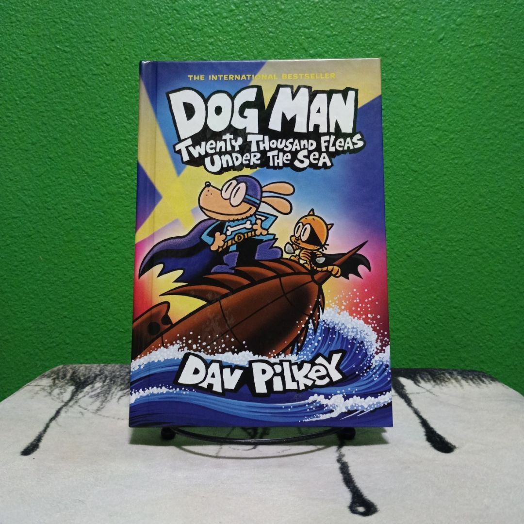 Dog Man: Twenty Thousand Fleas under the Sea: a Graphic Novel (Dog Man #11): from the Creator of Captain Underpants