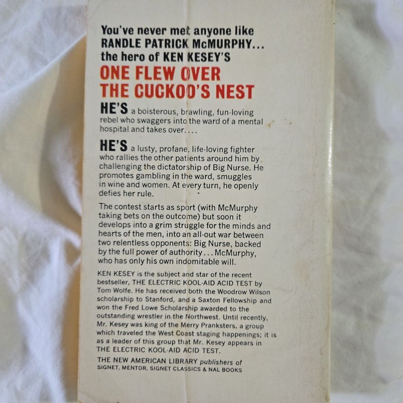 One Flew Over the Cockoos Nest by Ken Kesey vintage paperback very good condition 