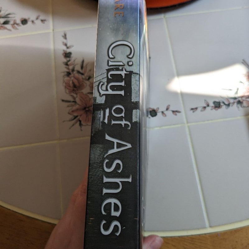 City of Ashes (The Mortal Instruments) Paperback 