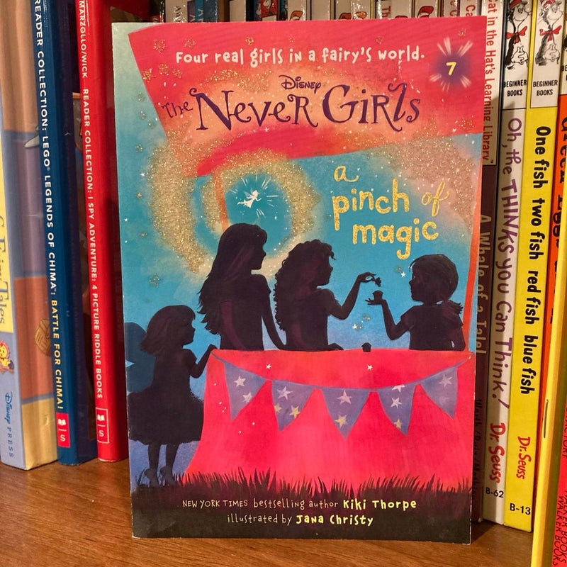 Never Girls #7: a Pinch of Magic (Disney: the Never Girls)