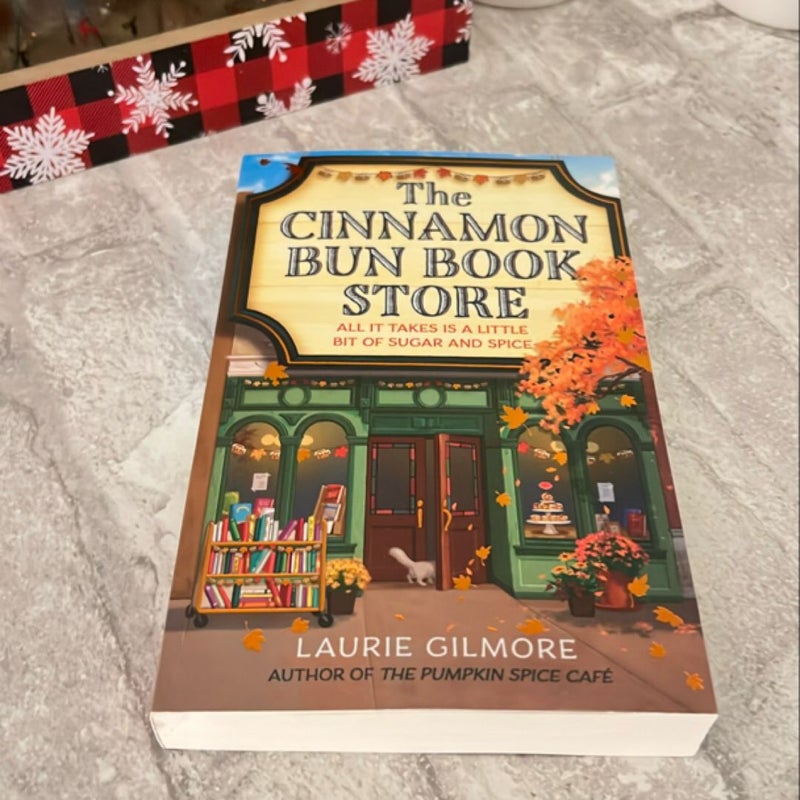 The Cinnamon Bun Book Store (Dream Harbor, Book 2)