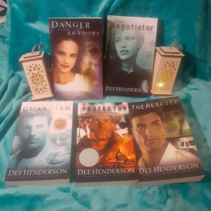 5 O'Malley series Book Set By Dee Henderson,
Prequel: Danger in the Shadows,
1: The Negotiator,
2: The Guardian,
4: the Protector,
6: the Rescuer