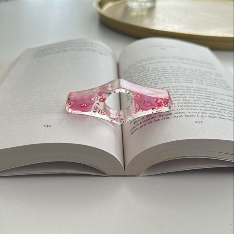 book/page/thumb holder - kisses + hearts 💕 🎀