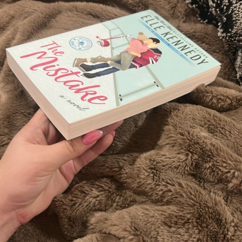 The Mistake by Elle Kennedy, Paperback | Pangobooks