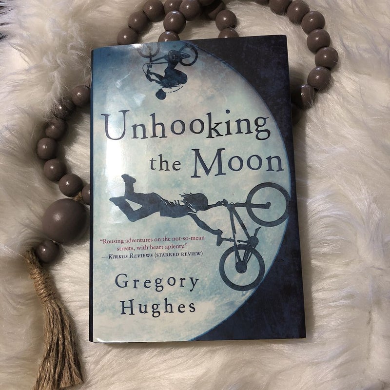 Unhooking the Moon by Gregory Hughes, Hardcover | Pangobooks