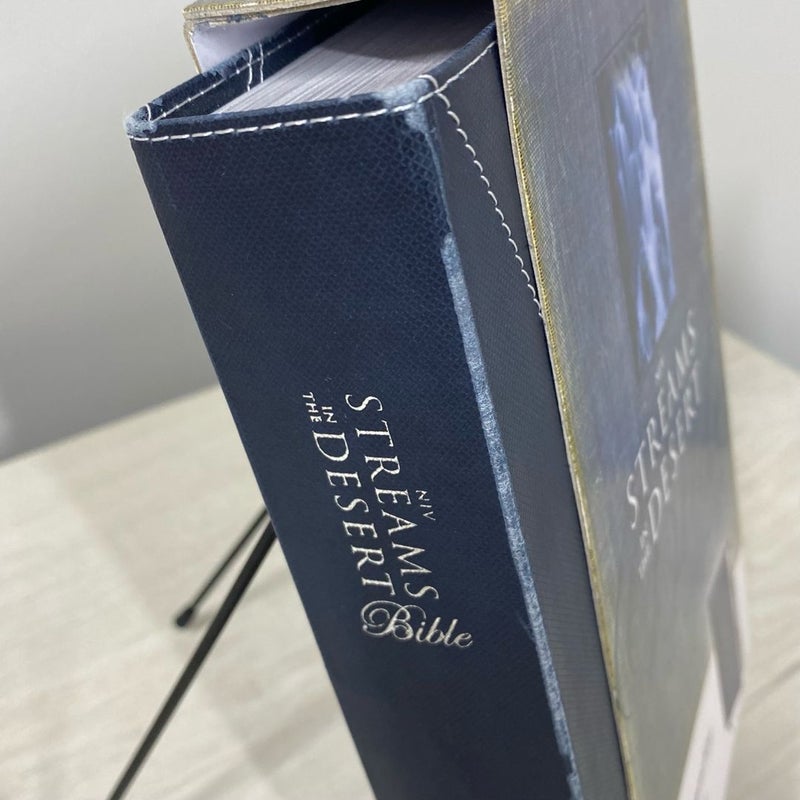 NIV Streams in the Desert Bible