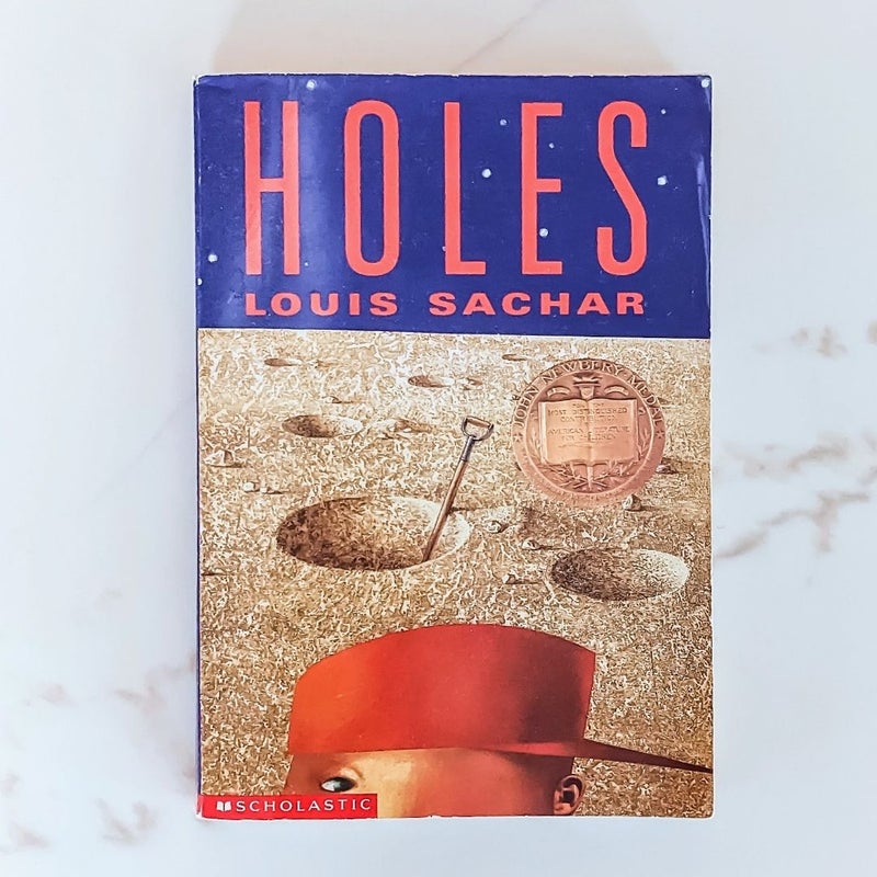 Holes by Louis Sachar (1999) hardcover book