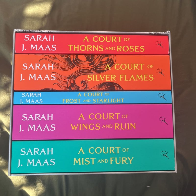 A Court of Thorns and Roses Paperback Box Set (5 Books)