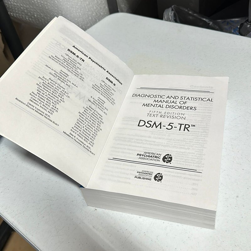 (Lot of 2 )Diagnostic and Statistical Manual of Mental Disorders, Fifth Edition, Text Revision (DSM-5-TR(tm))