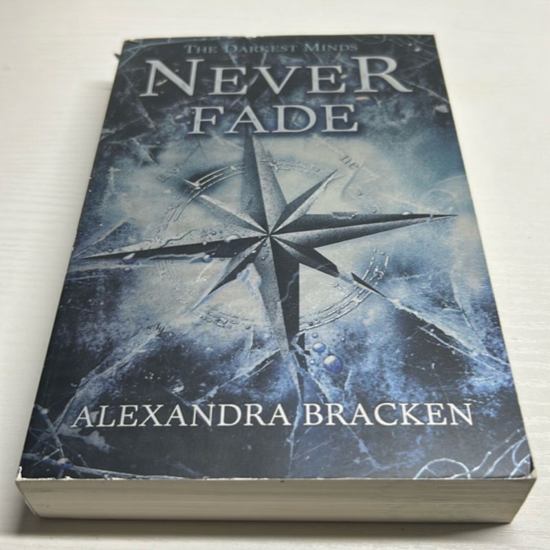 Never Fade (a Darkest Minds Novel)