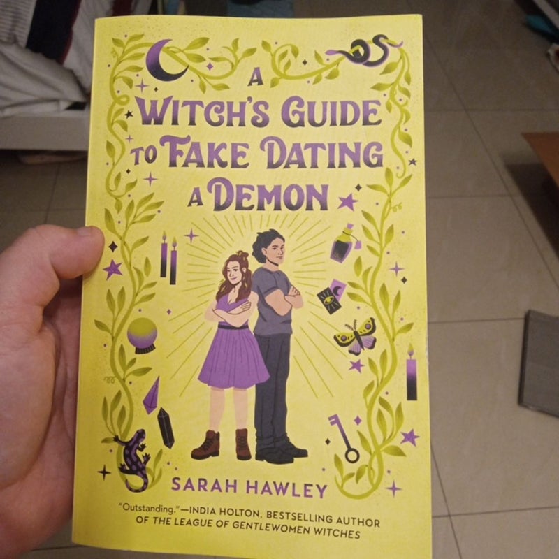 A Witch's Guide to Fake Dating a Demon