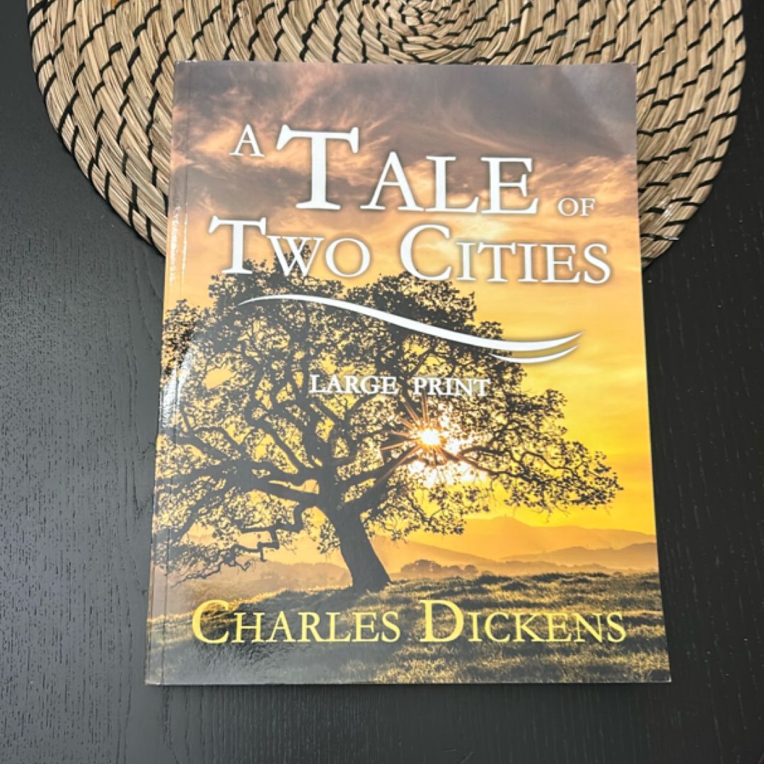 A Tale of Two Cities - Large Print