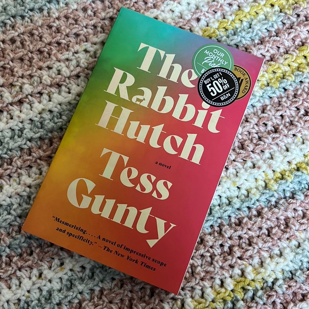 The Rabbit Hutch: A Novel (National Book Award Winner): Gunty, Tess:  9780593467879: Books 