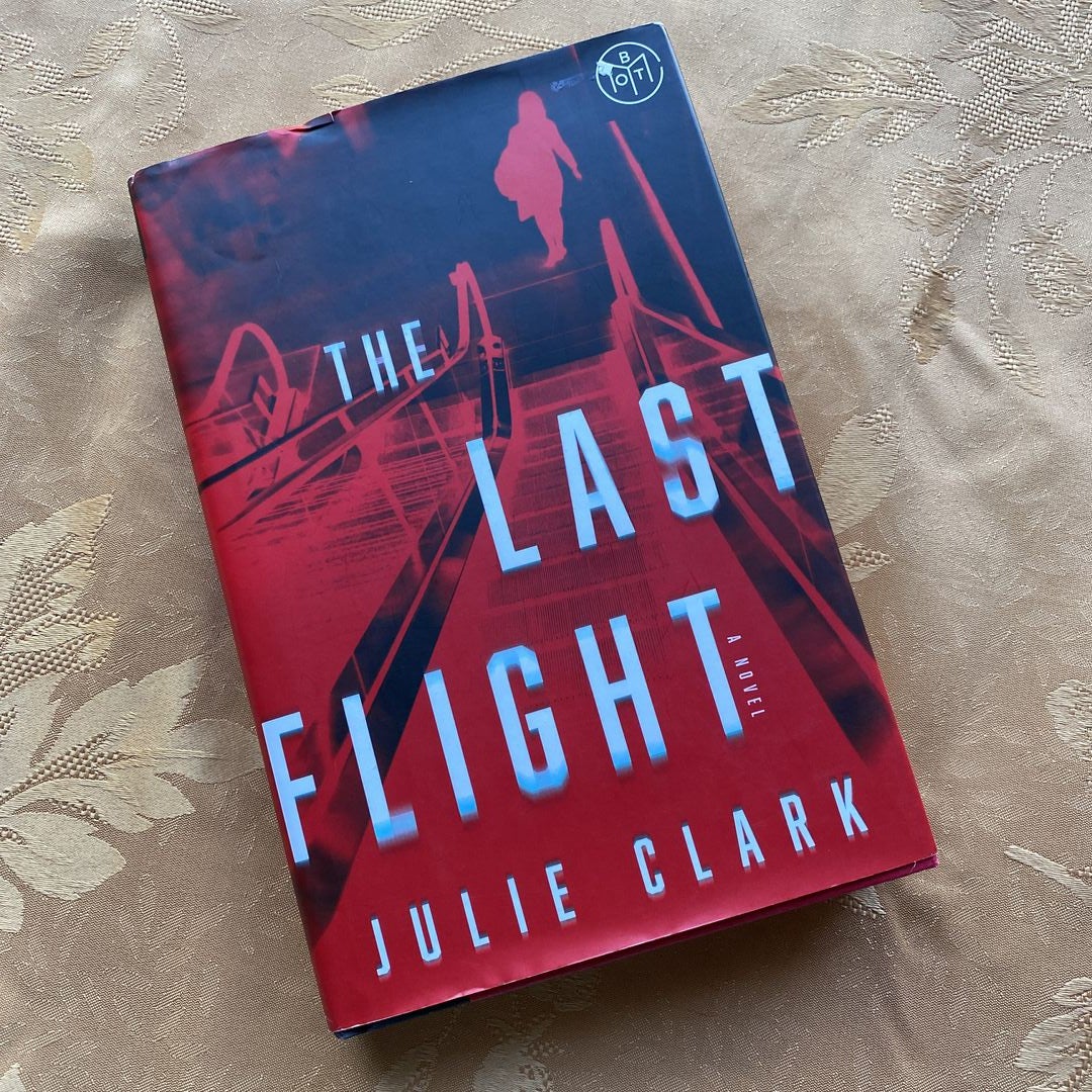 The Last Flight: A Novel: 9781728215723: Clark, Julie  