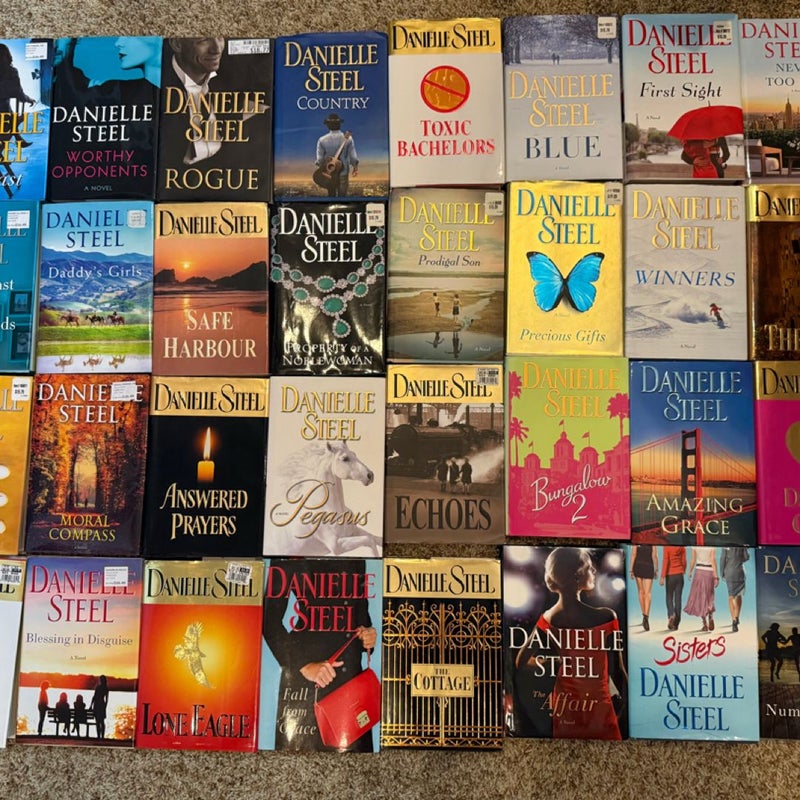 Danielle steel bundle (28 books)