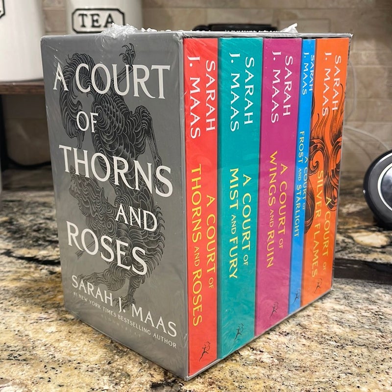 A Court of Thorns and Roses Box Set (5 Books) *NEW*
