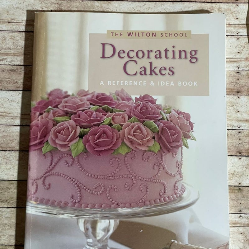 Decorating Cakes