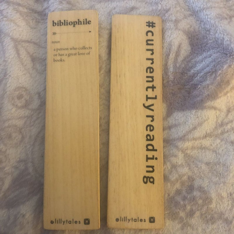 2 wooden bookmarks 