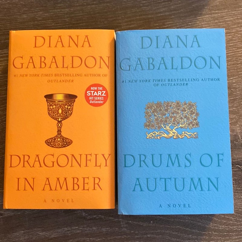 Outlander 4-Copy Boxed Set: Outlander, Dragonfly in Amber, Voyager, Drums  of Autumn