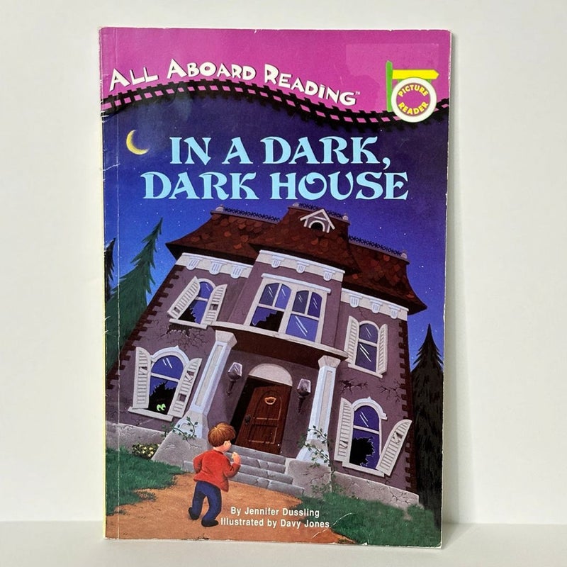In a Dark, Dark House, Reader