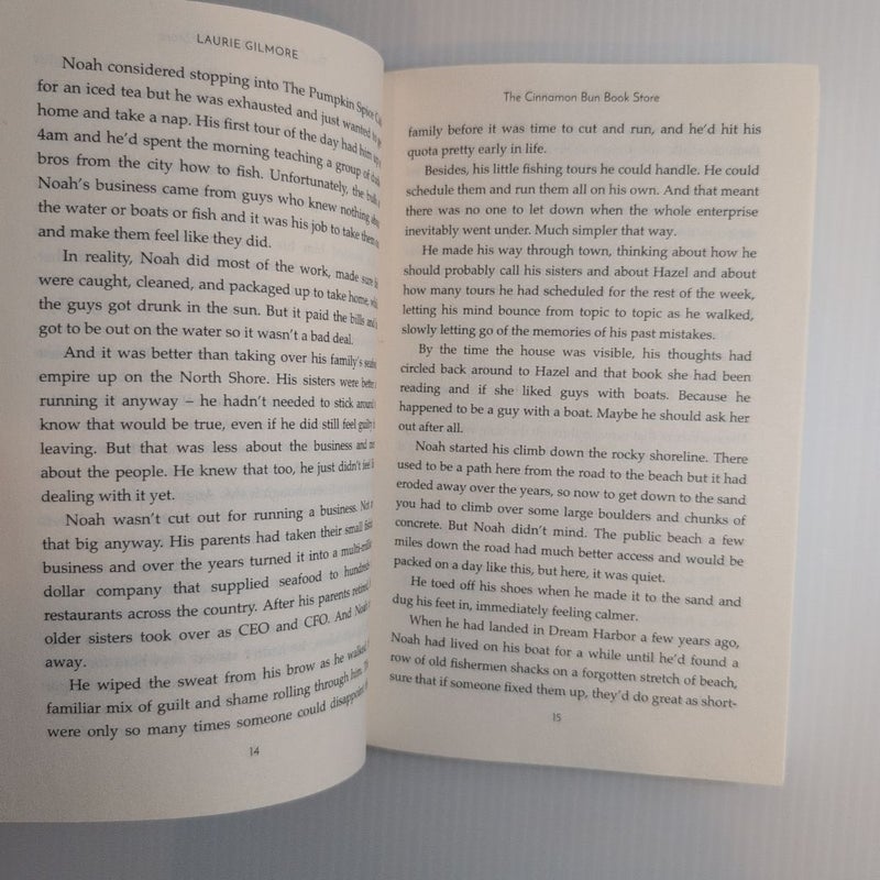The Cinnamon Bun Book Store (Dream Harbor, Book 2)