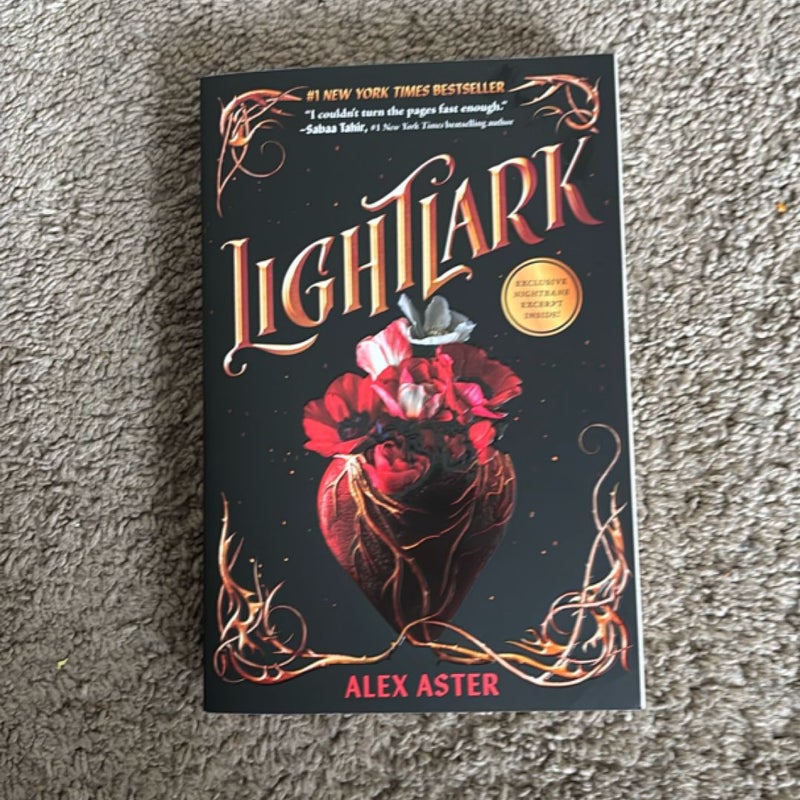 Lightlark (the Lightlark Saga Book 1)
