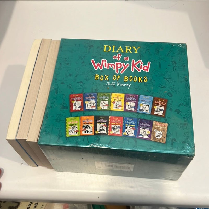 Diary of a Wimpy Kid Box of Books 1-7 Revised