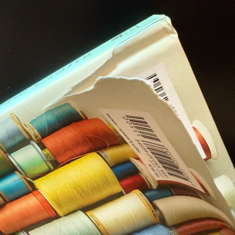 Martha Stewart's Encyclopedia of Sewing and Fabric Crafts