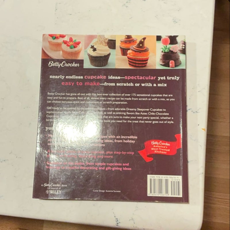 The Betty Crocker the Big Book of Cupcakes