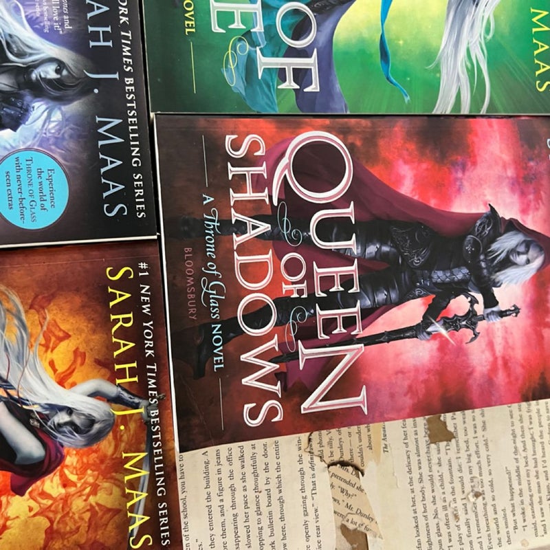 Throne of Glass  paperback set and in perfect condition