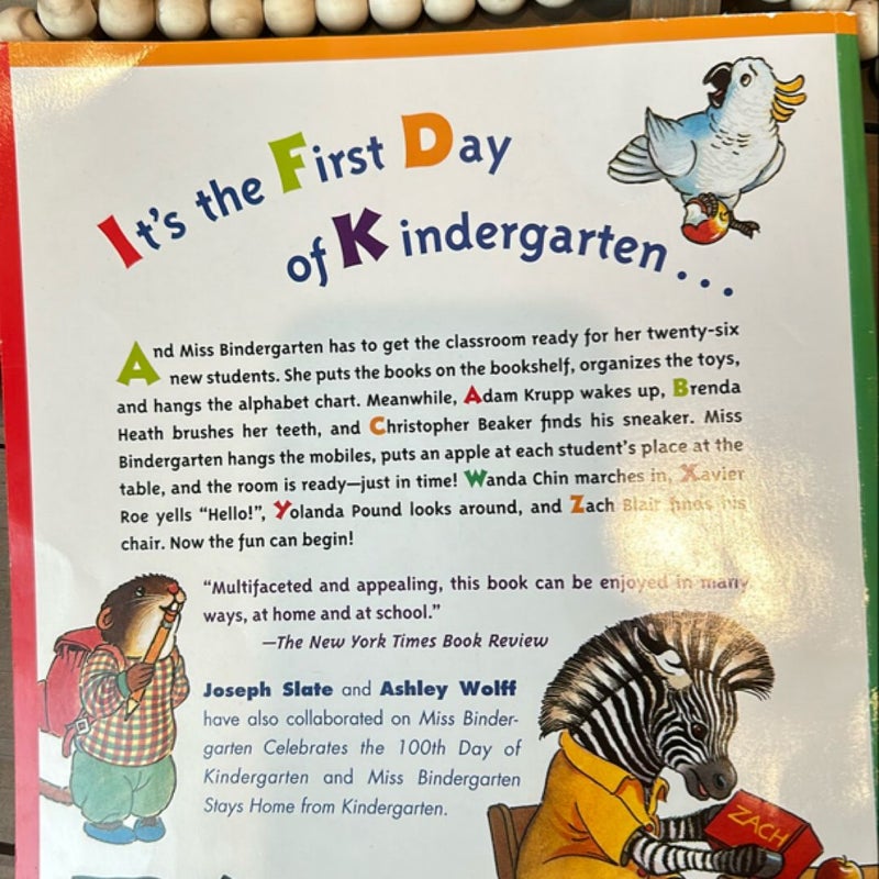 Miss Bindergarten Gets Ready for Kindergarten