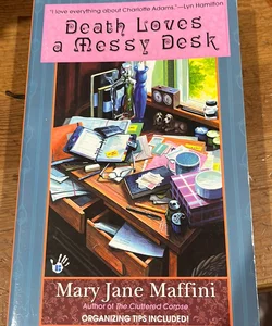 Death Loves a Messy Desk