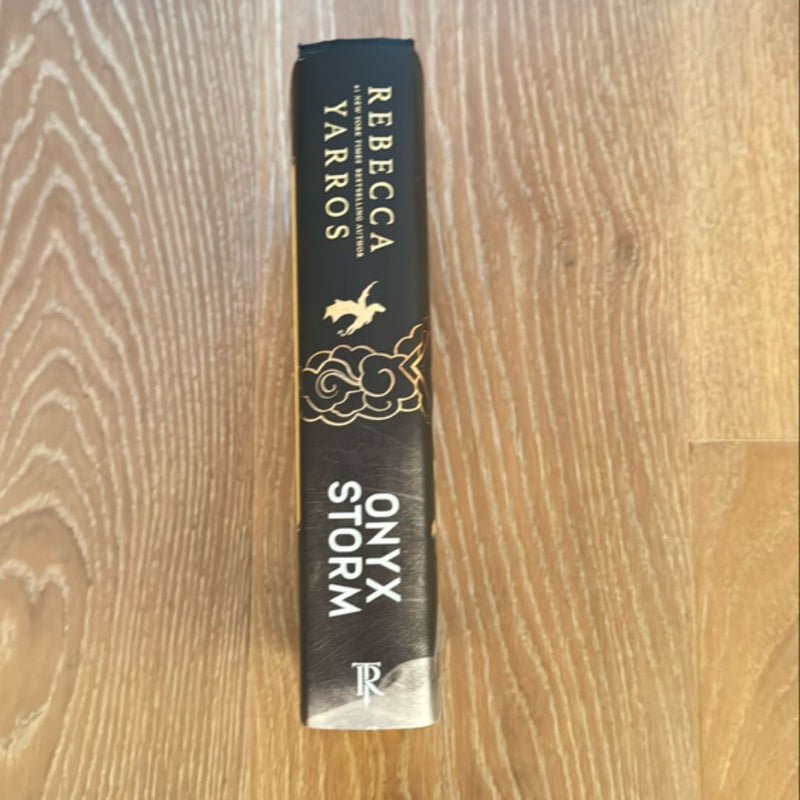 Onyx Storm (Standard Edition)