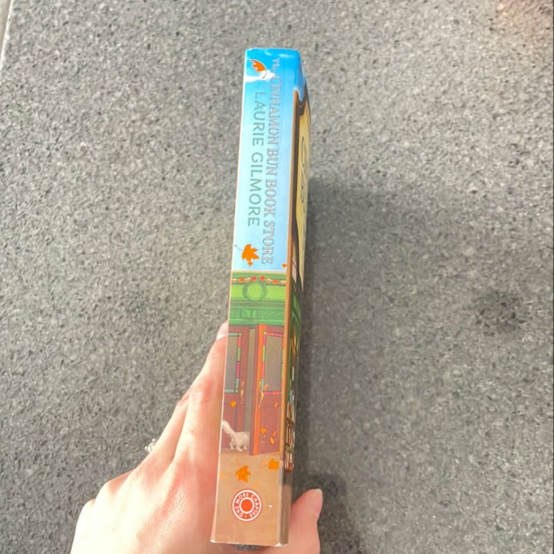 The Cinnamon Bun Book Store (Dream Harbor, Book 2)