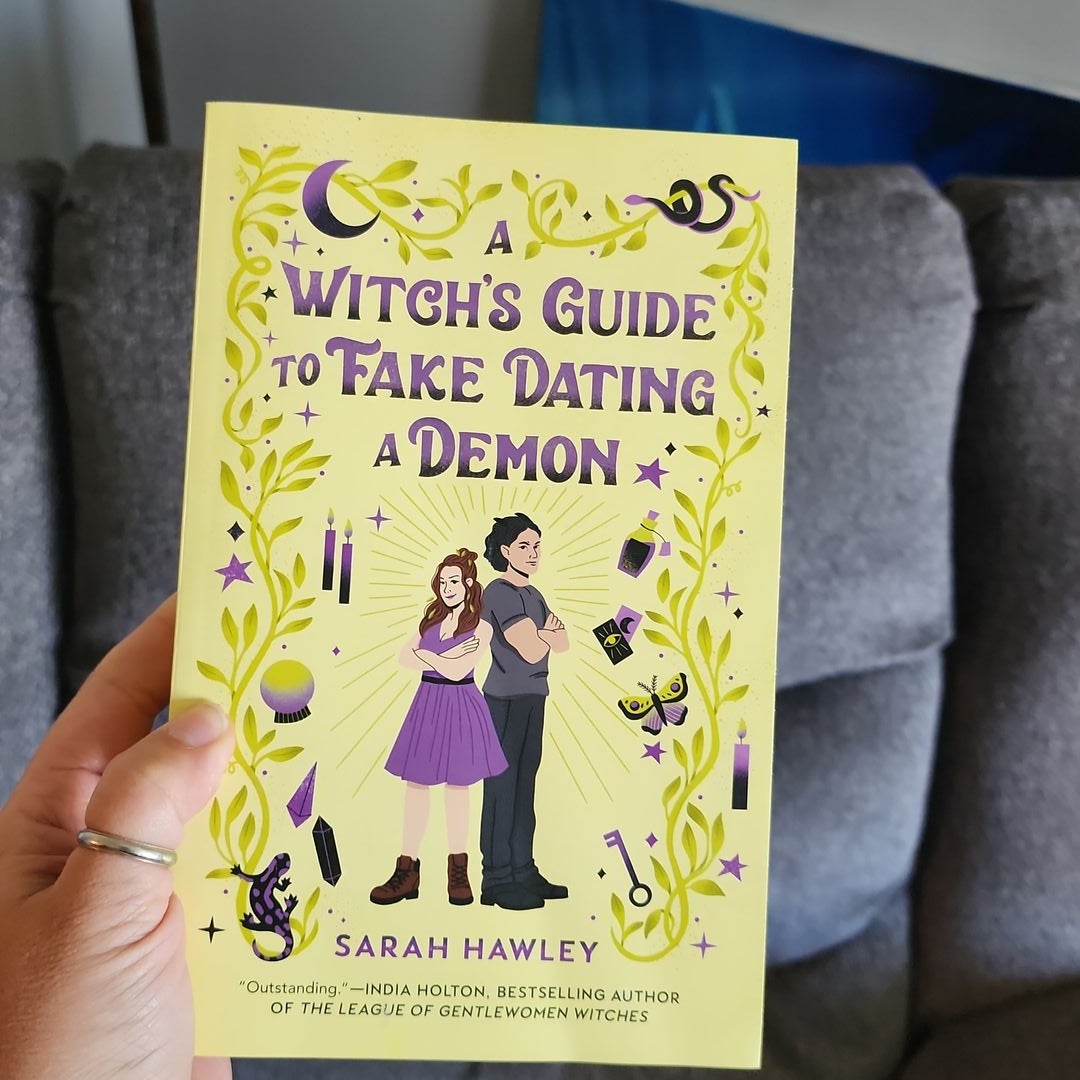 A Witch's Guide to Fake Dating a Demon