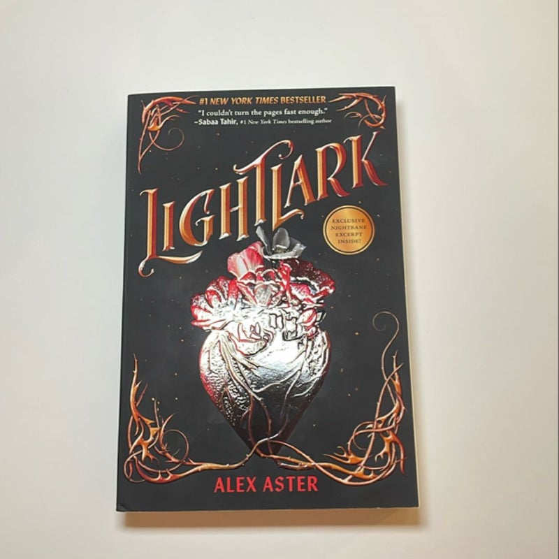 Lightlark (the Lightlark Saga Book 1)