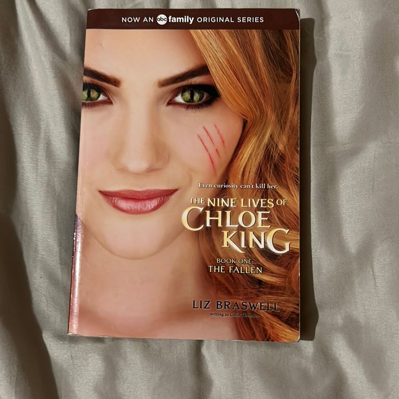 The Nine Lives of Chloe King Volume One: The Fallen