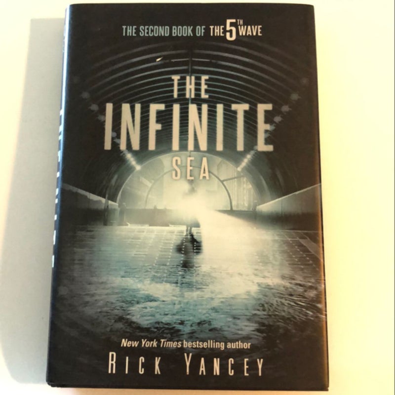 The Infinite Sea *LIKE NEW* HARDCOVER 