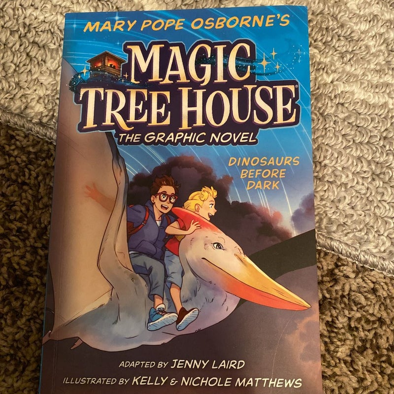 Magic Tree House Graphic Novels 1-2 Boxed Set by Mary Pope Osborne:  9780593434741 | : Books
