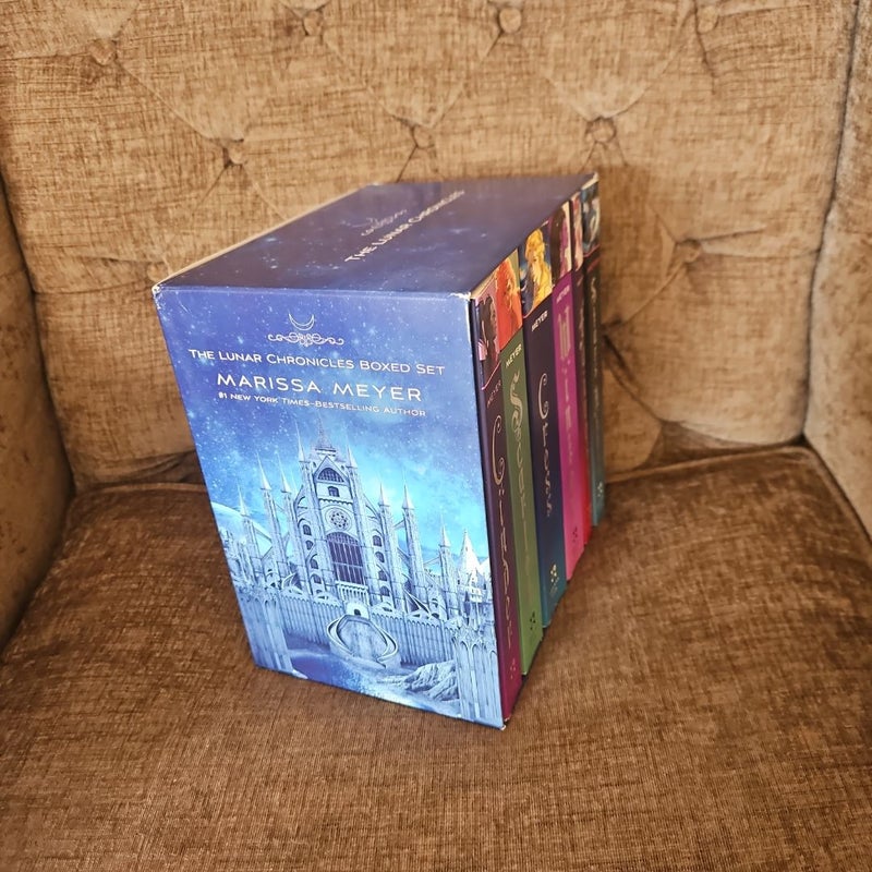 The Lunar Chronicles Boxed Set: Cinder, Scarlet, Cress, Fairest, Stars above, Winter