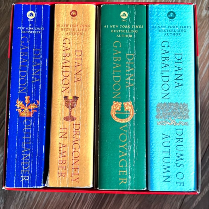 Outlander 4-Copy Boxed Set