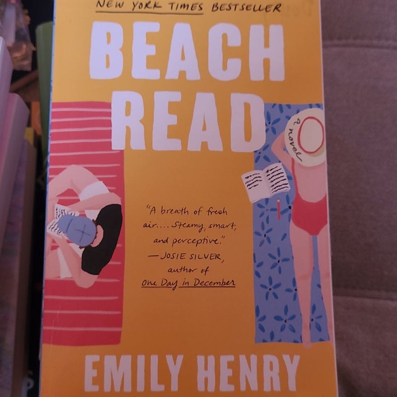 Beach Read by Emily Henry, Paperback | Pangobooks